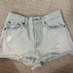 levi’s light wash jean shorts